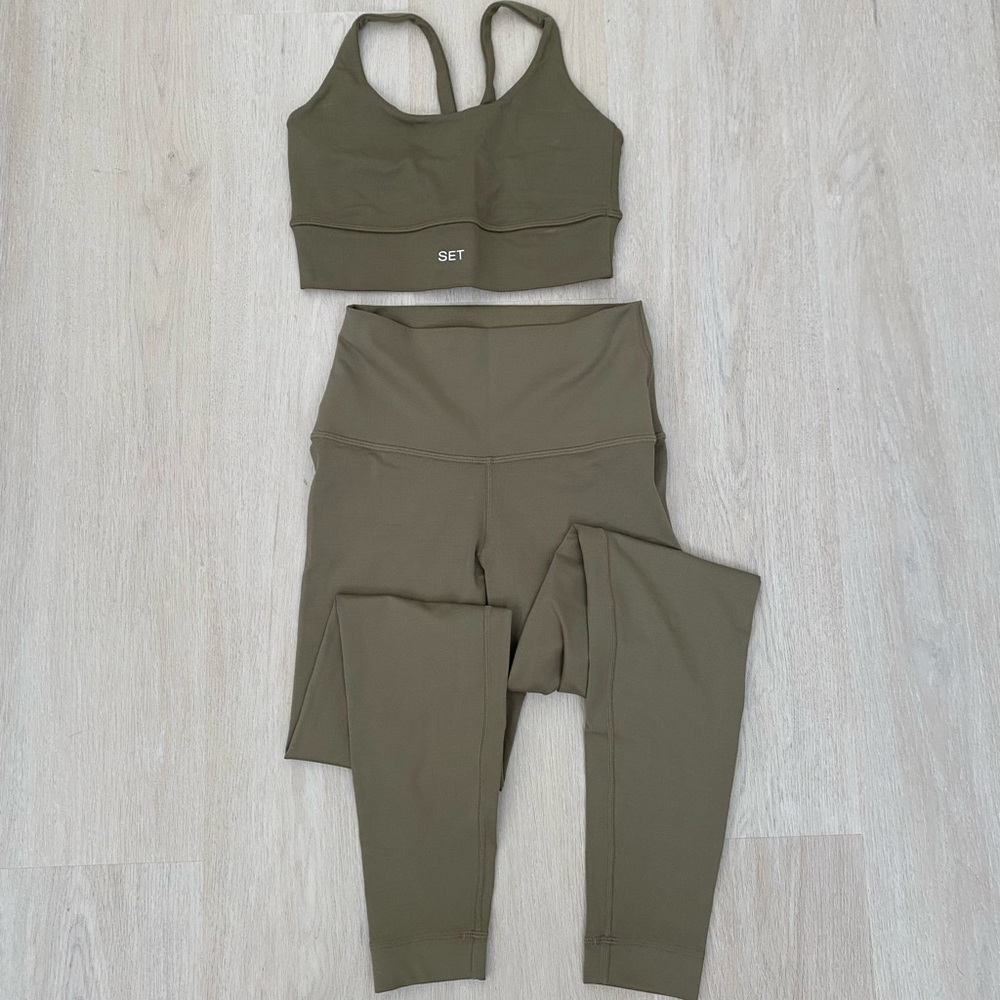 Sage SET Active sports bra and leggings